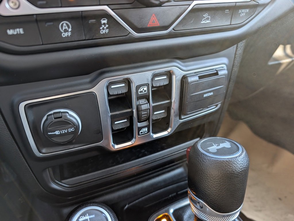 Used 2023 Jeep Wrangler Sport S image 34