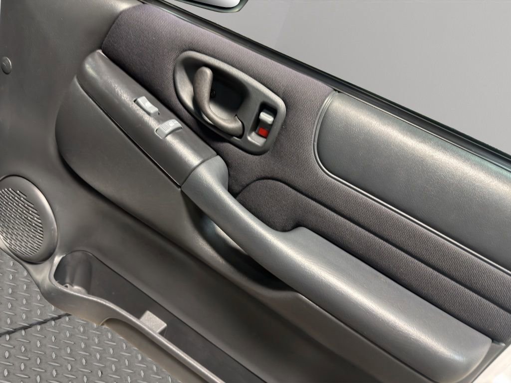 Used 2003 Chevrolet Blazer LS w/ Preferred Equipment Group image 15