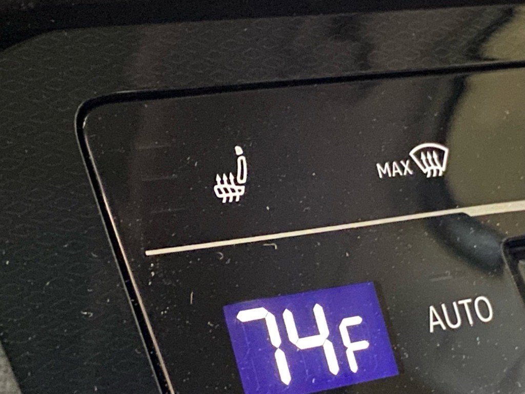 New 2025 Volkswagen Taos SE image 11