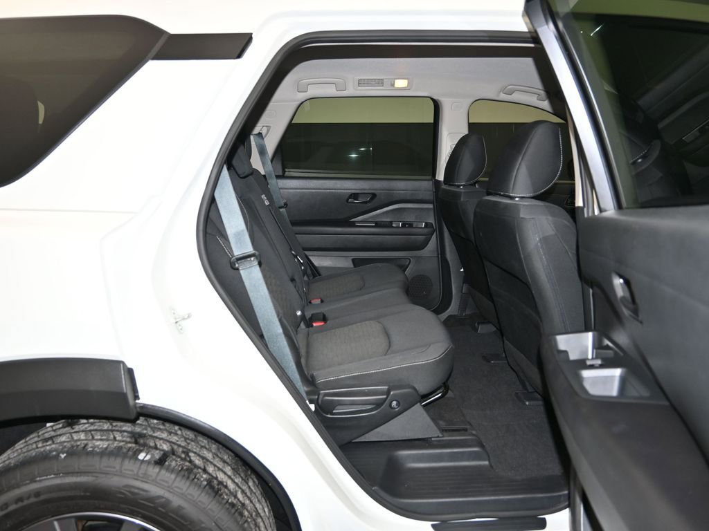 Used 2024 Nissan Pathfinder S image 26