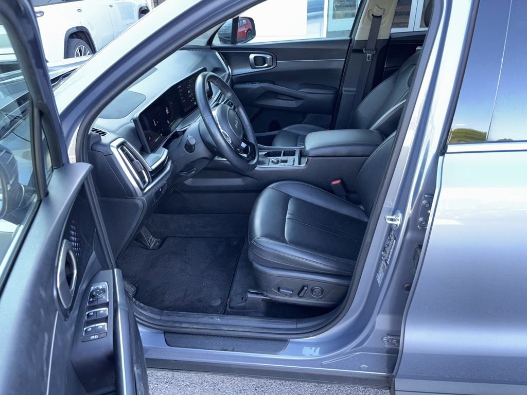 Used 2024 Kia Sorento S FWD image 9