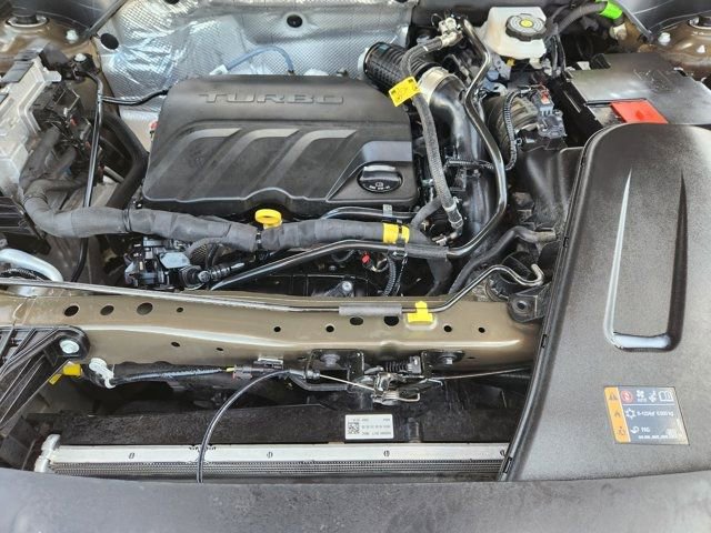 Used 2024 Chevrolet Trax LT w/ Sunroof Package image 32