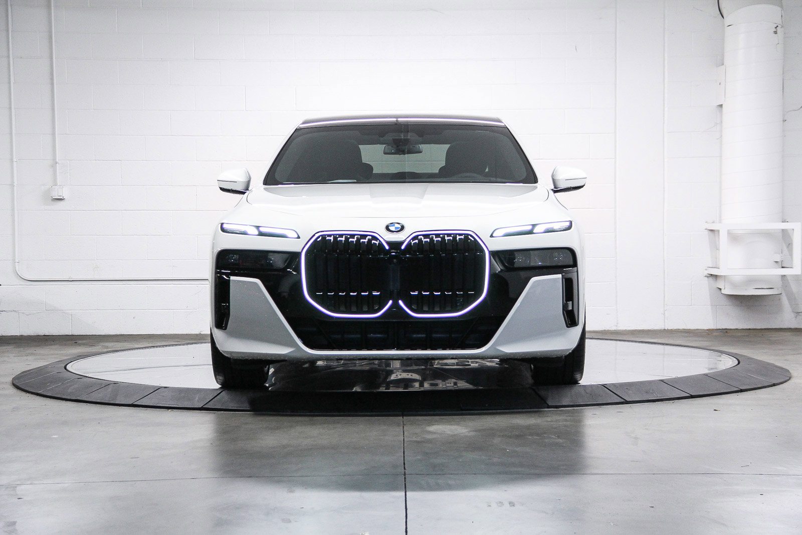 New 2026 BMW 740i image 2