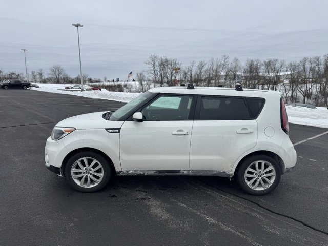 Used 2017 Kia Soul + image 6