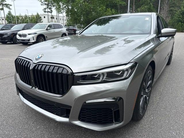 Used 2022 BMW 740i w/ M Sport Package RWD image 2
