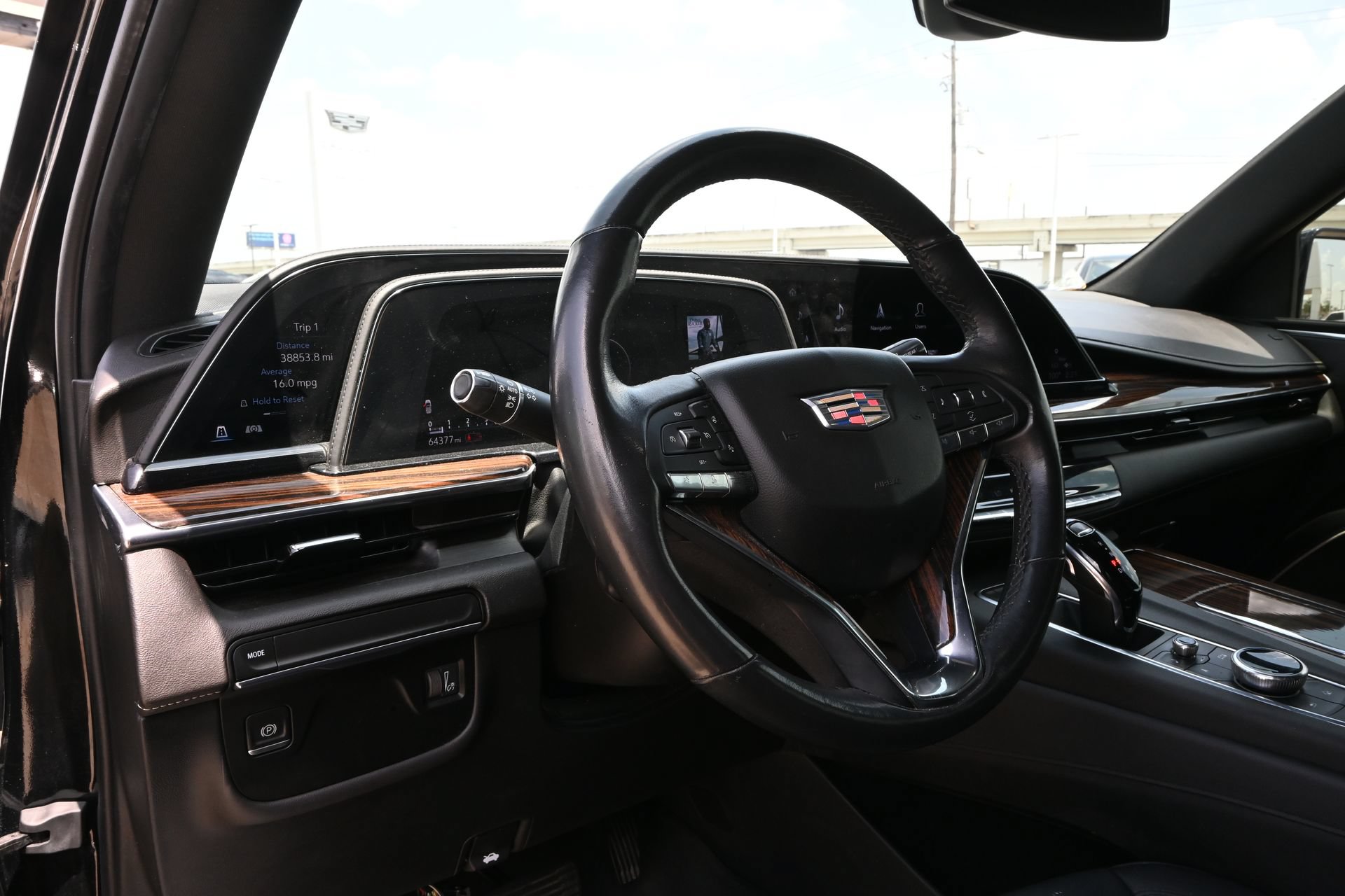 Used 2021 Cadillac Escalade Luxury RWD image 18