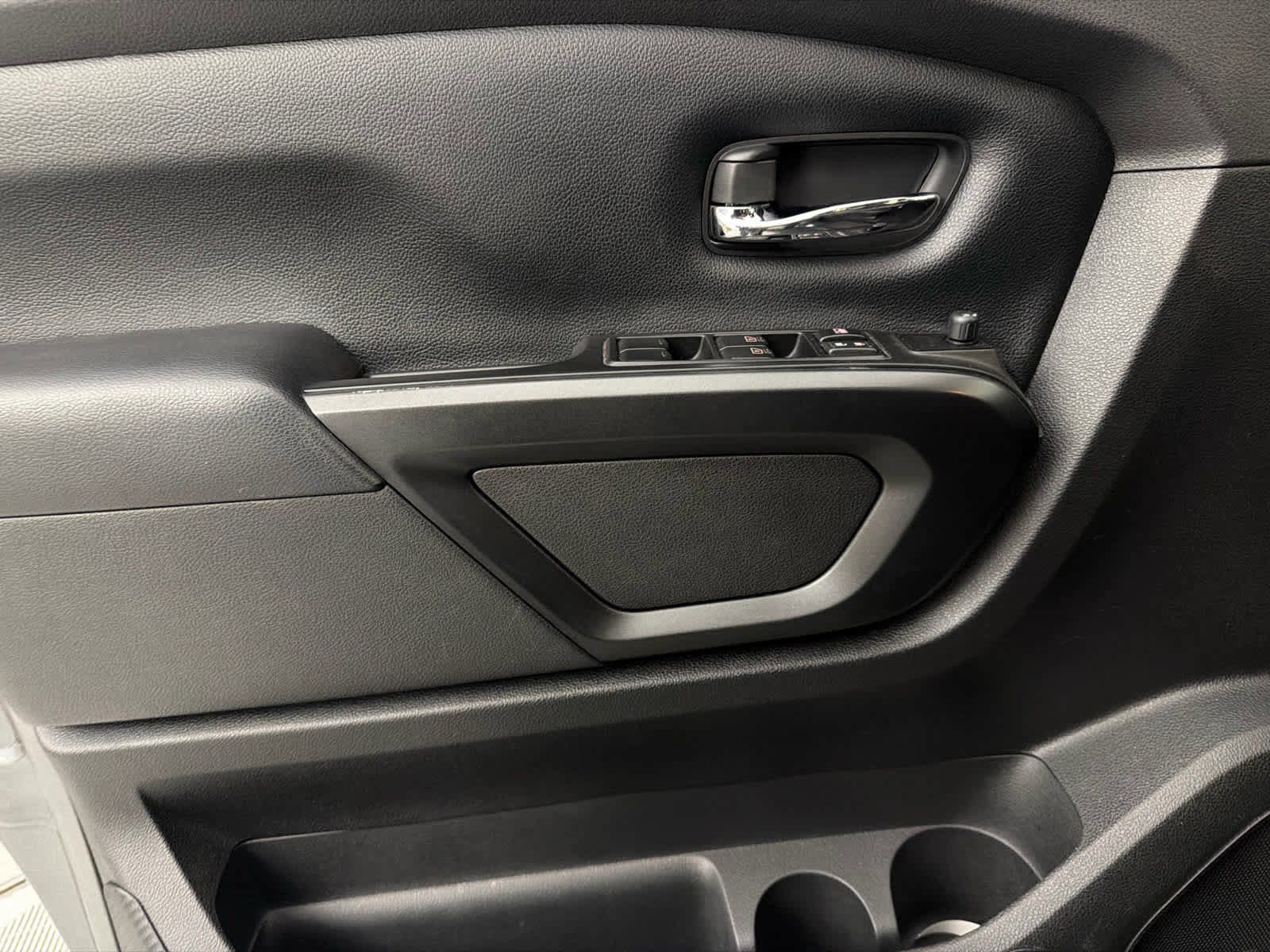 Used 2023 Nissan Titan SV w/ SV Convenience Package image 20