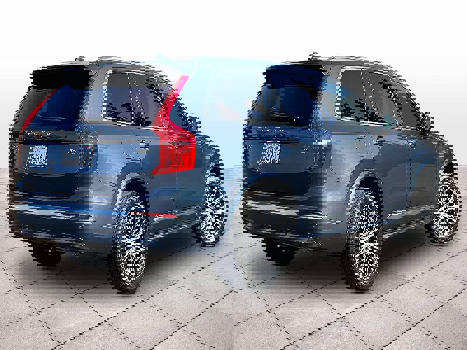 Used 2025 Volvo XC90 B6 Core w/ Climate Package image 16