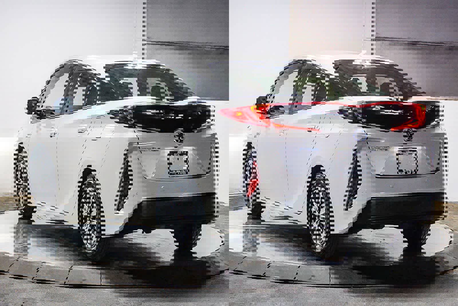 Certified 2019 Toyota Prius Prime Advanced w/ Carpet Mat Package image 9