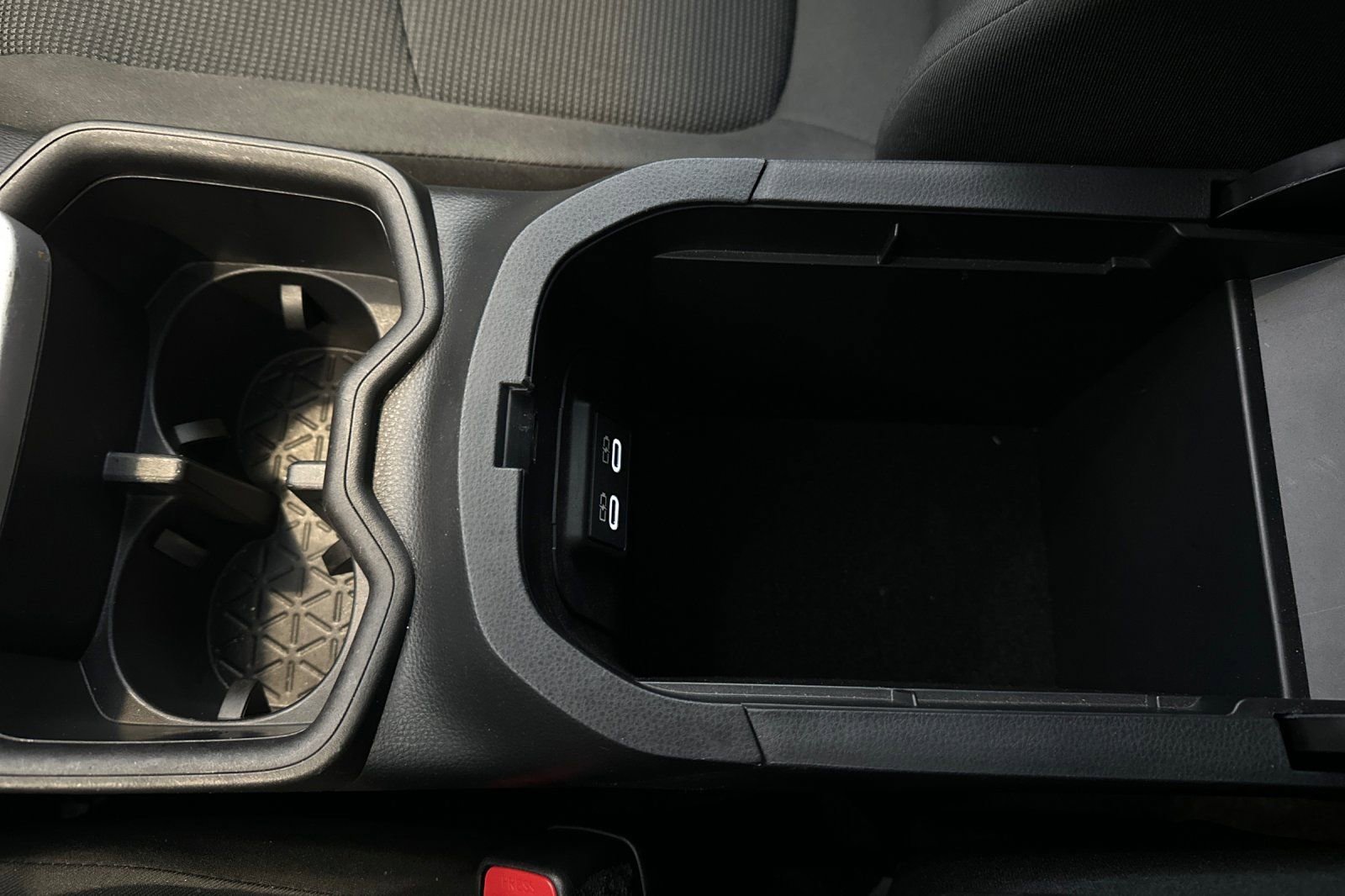 Used 2025 Toyota RAV4 LE image 34