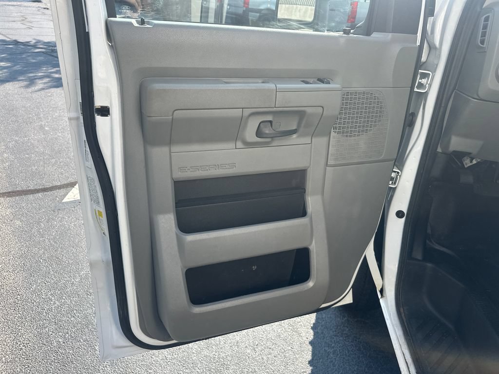 Used 2019 Ford E-450 and Econoline 450 Super Duty w/ Power Windows & Locks Group RWD image 10