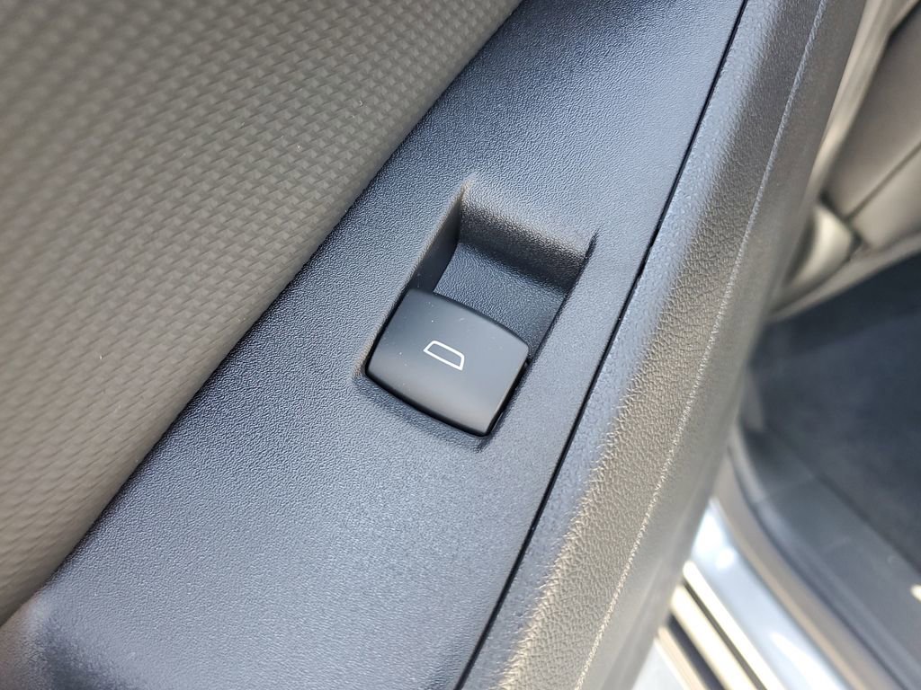 New 2026 Chevrolet Equinox LT w/ Convenience Package II FWD image 17