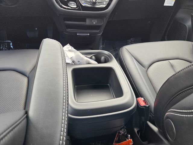New 2026 Chrysler Pacifica Select FWD image 7