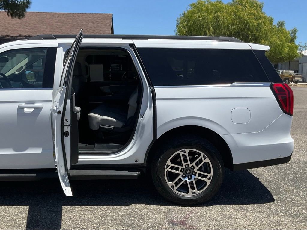 Used 2025 Ford Expedition Max Active AWD/4WD image 17