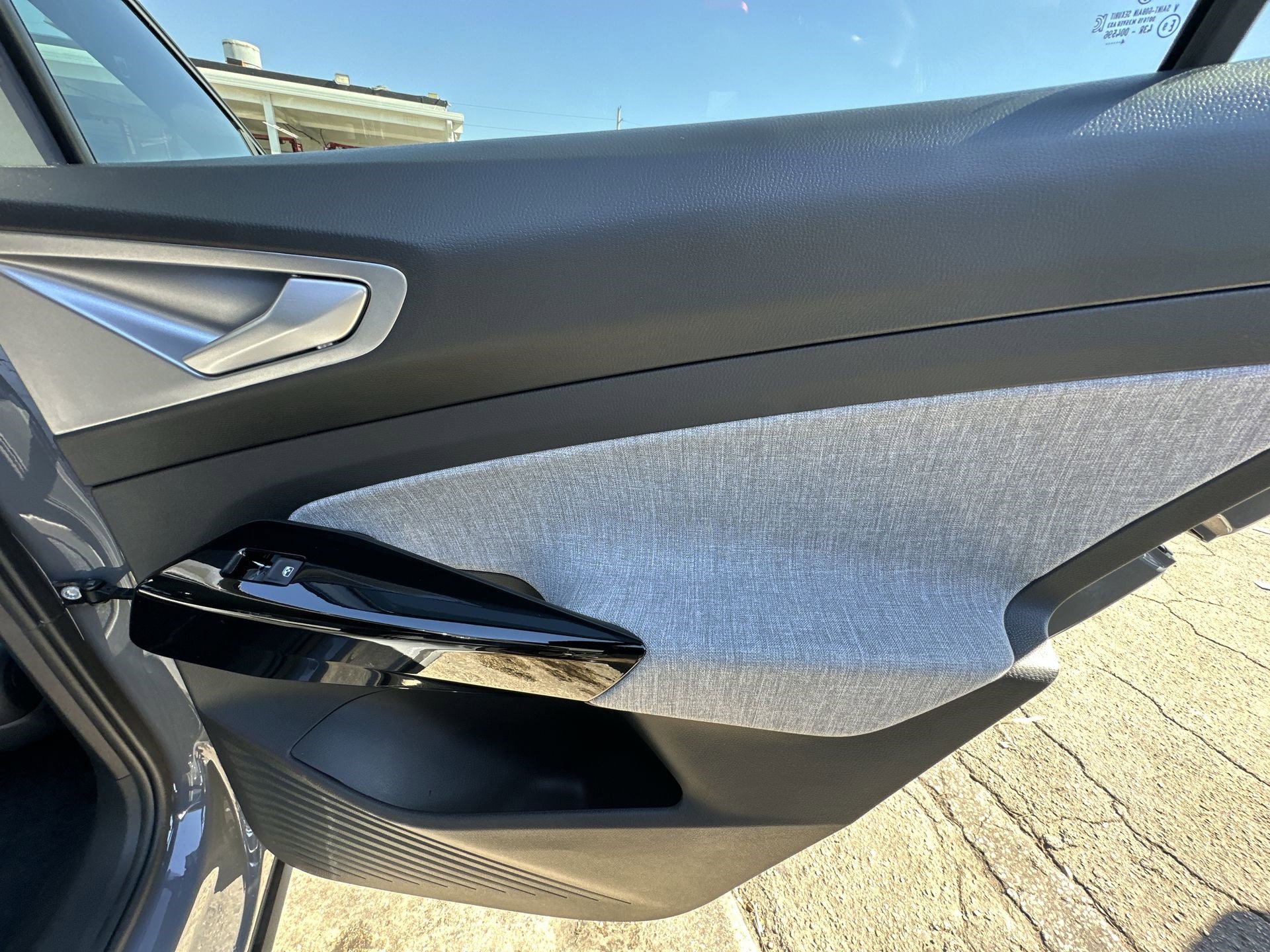 Used 2025 Volkswagen ID.4 Pro image 30