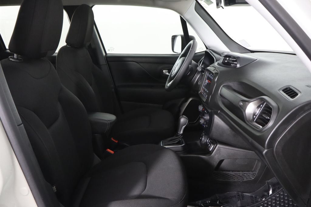 Used 2023 Jeep Renegade Latitude w/ Sun & Fun Group AWD/4WD image 18