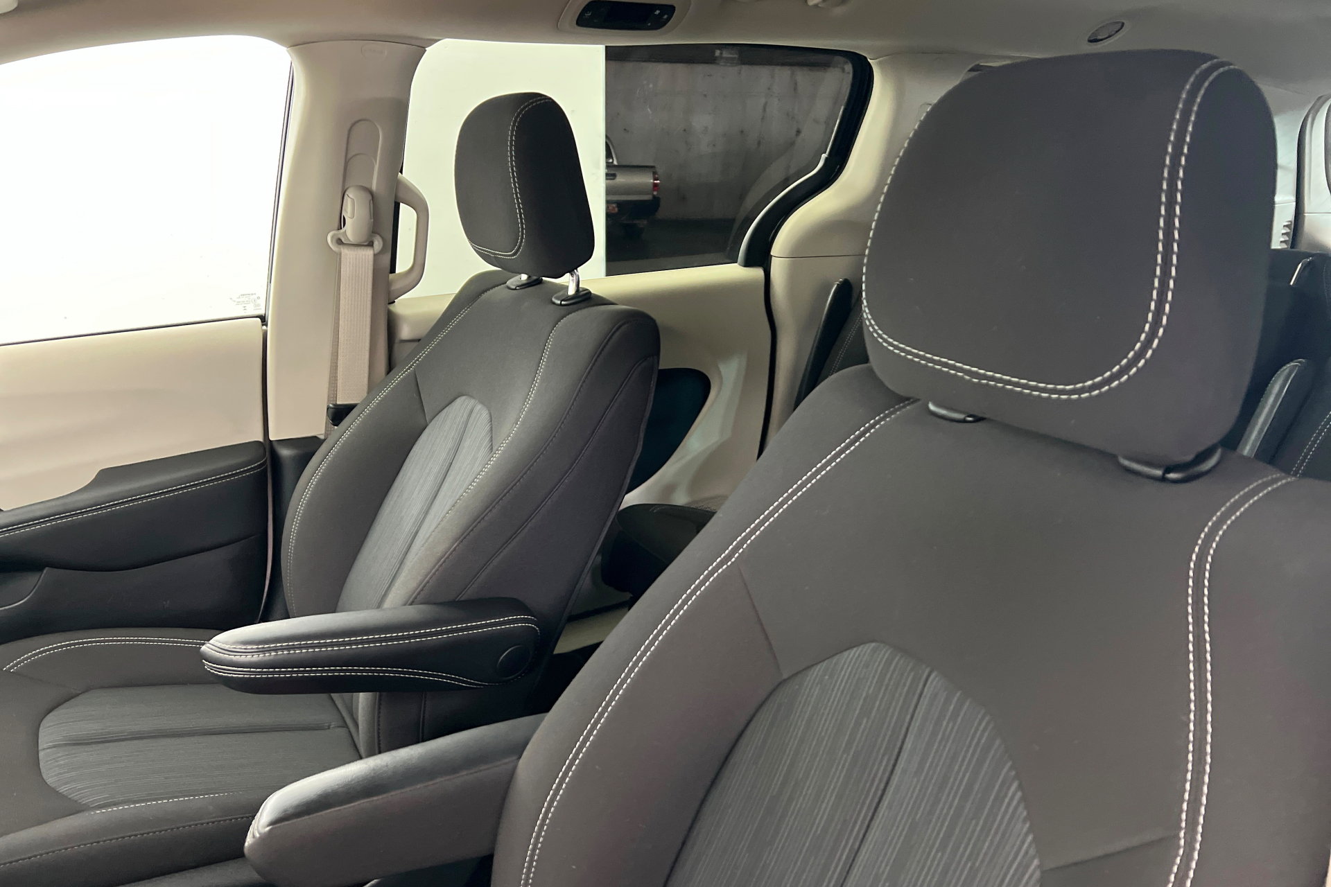 Certified 2023 Chrysler Voyager LX image 16