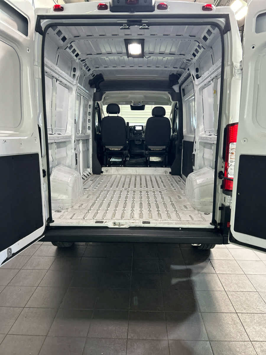 Used 2024 RAM ProMaster 2500 w/ Convenience Group FWD image 9