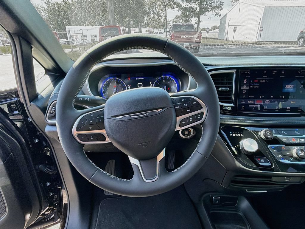 New 2027 Chrysler Pacifica Select FWD image 14