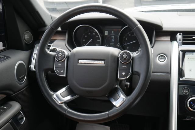 Used 2017 Land Rover Discovery HSE AWD/4WD image 18