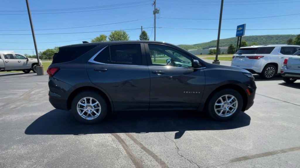 Used 2022 Chevrolet Equinox LT AWD/4WD image 9