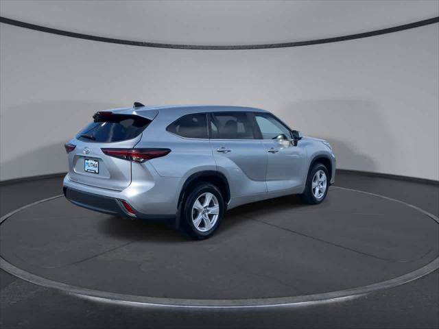 Certified 2024 Toyota Highlander LE AWD/4WD image 9