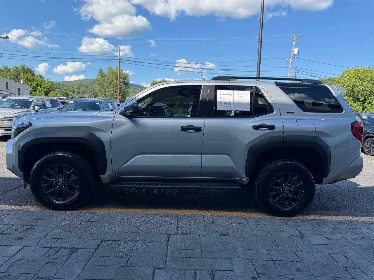 Used 2025 Toyota 4Runner SR5 AWD/4WD image 5