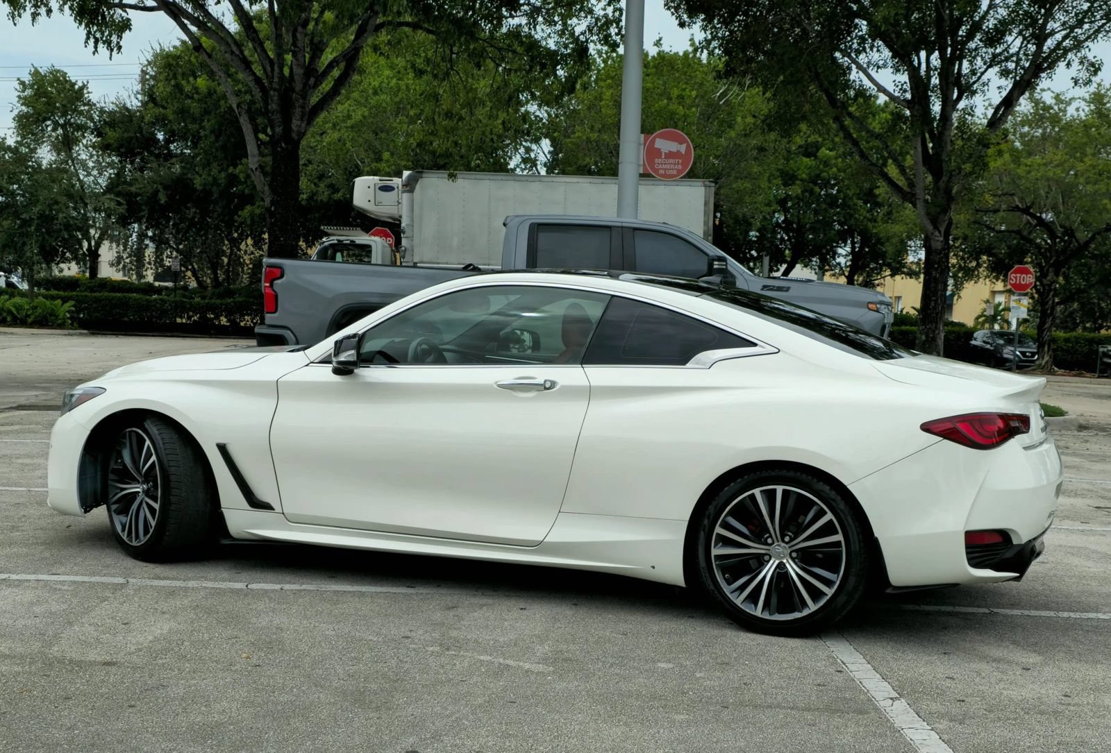 Used 2017 INFINITI Q60 3.0t w/ Premium Plus Package 3.0T RWD image 12