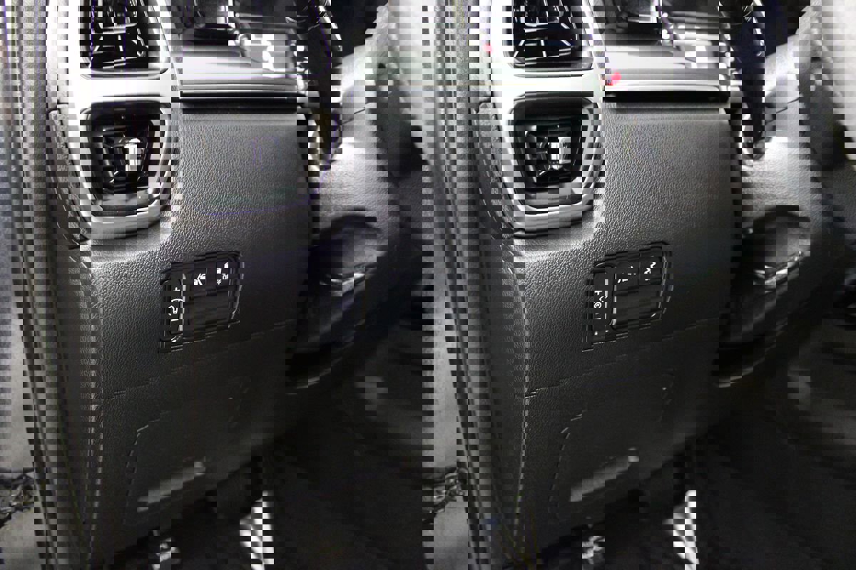 Used 2023 Kia Sorento LX image 29