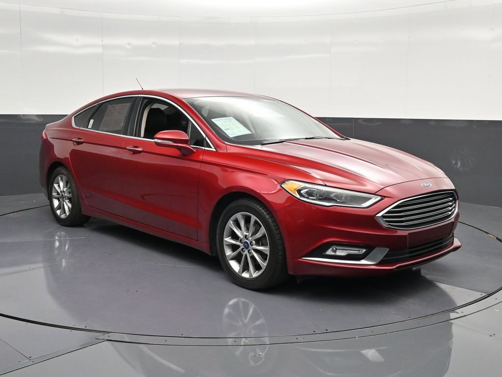 Used 2017 Ford Fusion SE w/ Fusion SE Technology Package FWD image 5