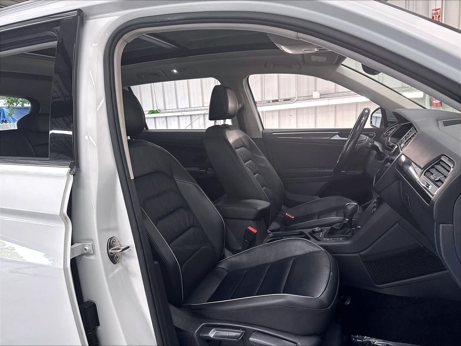 Used 2018 Volkswagen Tiguan SEL Premium AWD/4WD image 32