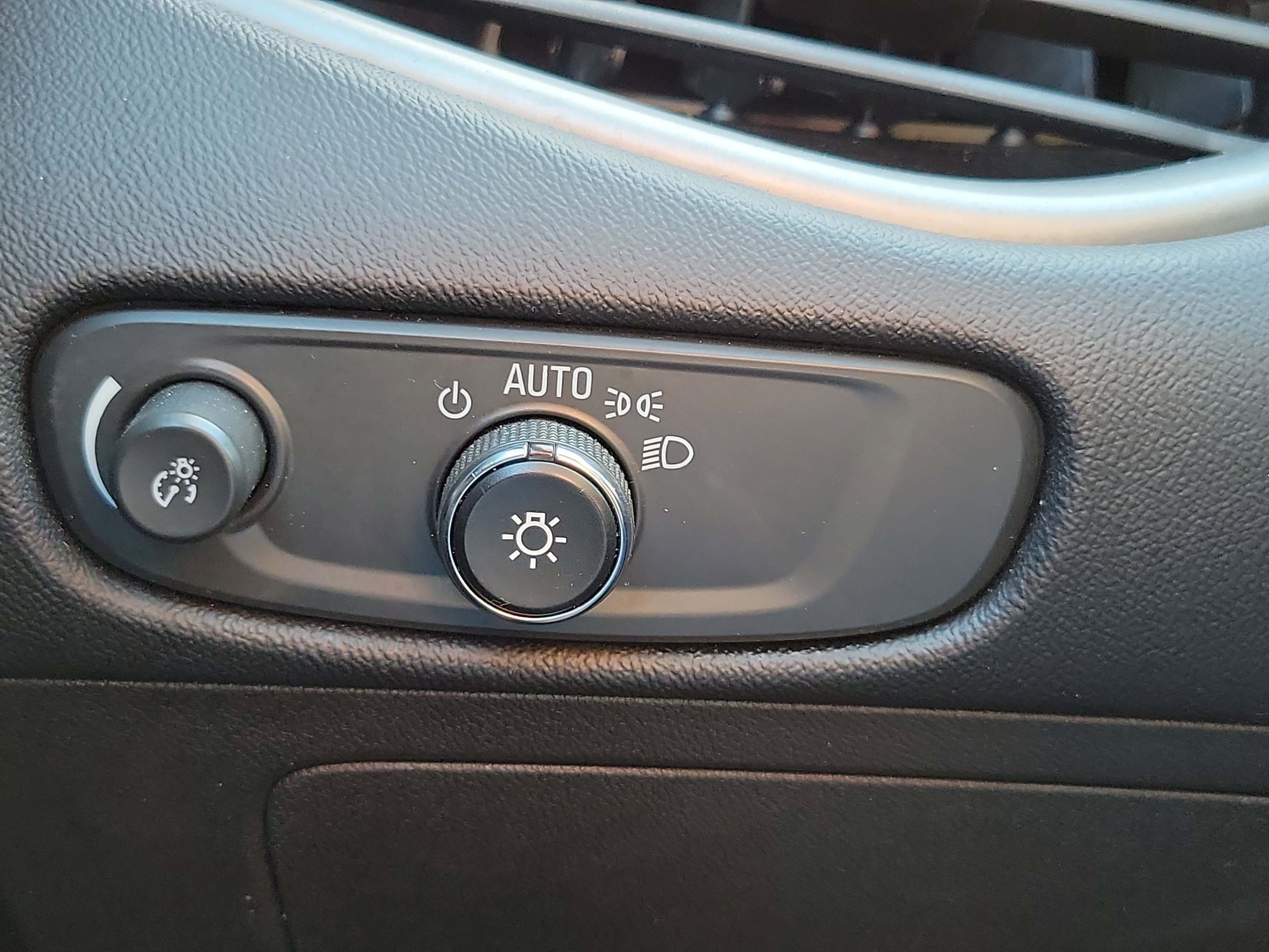 Used 2024 Chevrolet Malibu LT FWD image 28