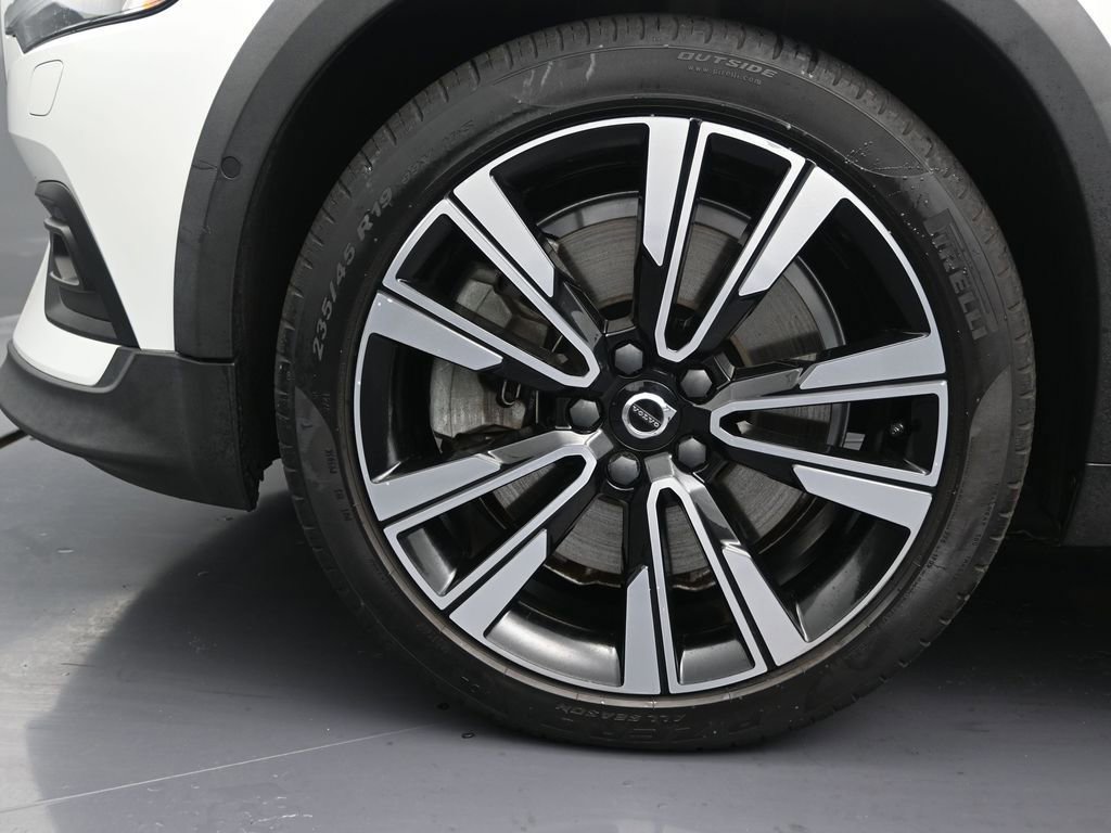 Certified 2022 Volvo V60 T5 Cross Country w/ Climate Package image 10