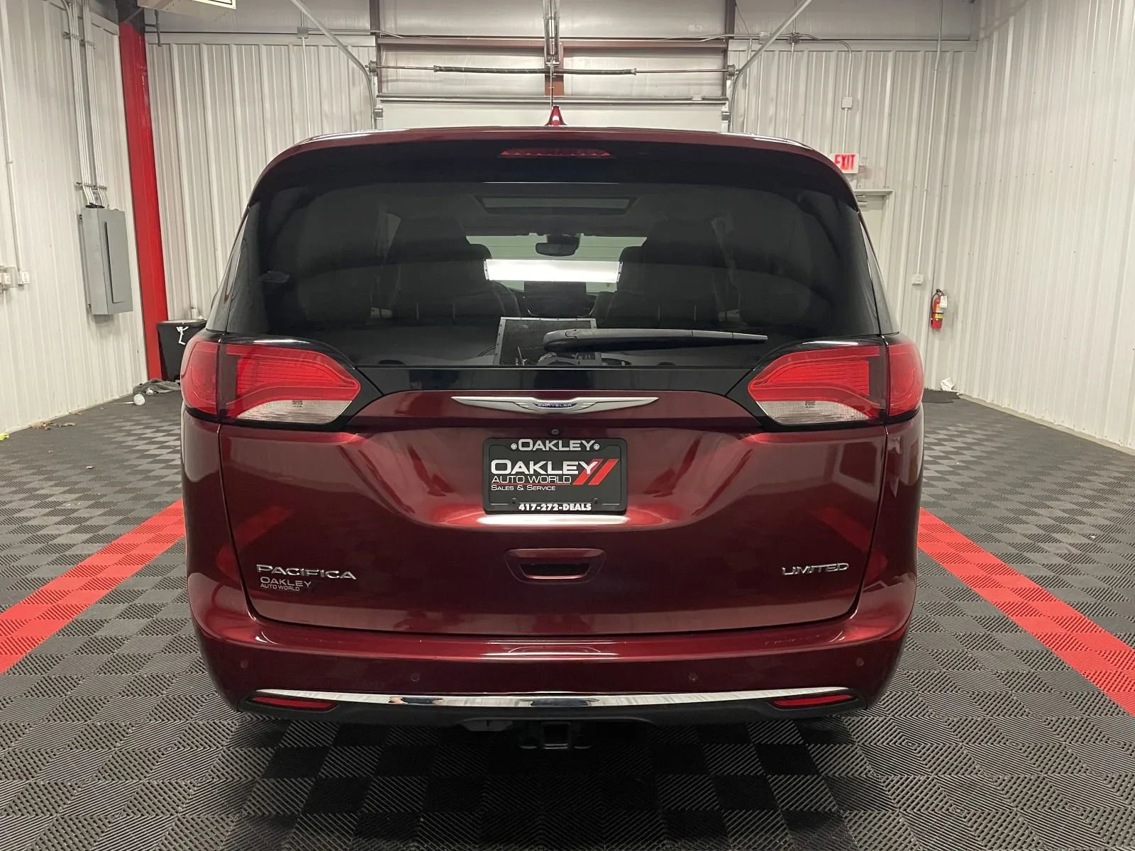 Used 2019 Chrysler Pacifica Limited w/ Tire & Wheel Group image 3