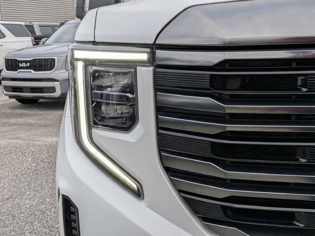 Used 2024 GMC Sierra 1500 AT4 w/ AT4 Premium Package AWD/4WD image 9