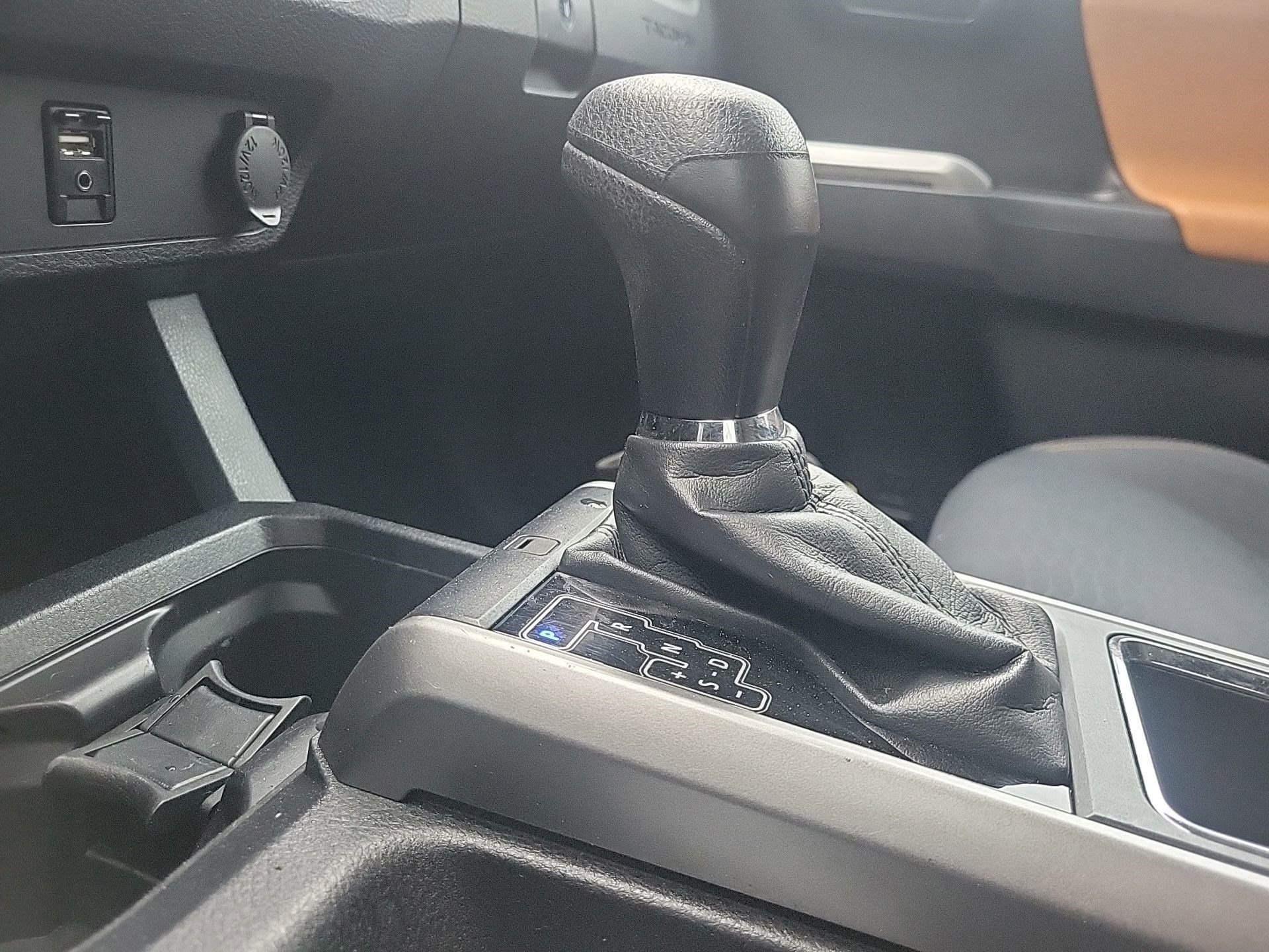 Used 2017 Toyota Tacoma SR5 w/ Tow Package image 31