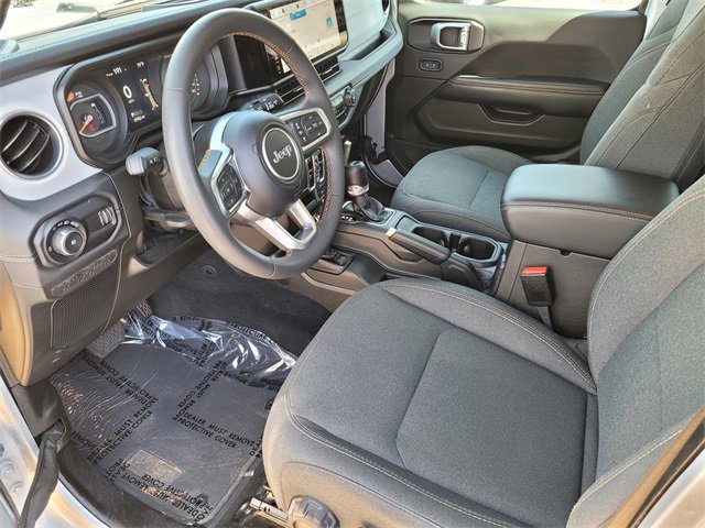Used 2024 Jeep Wrangler Sahara image 15