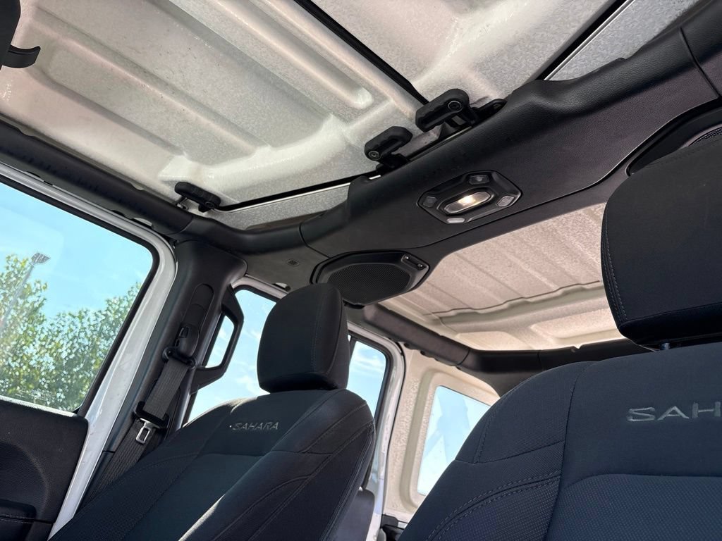 Used 2018 Jeep Wrangler Unlimited Sahara w/ Uconnect 4C Nav & Sound Group AWD/4WD image 12