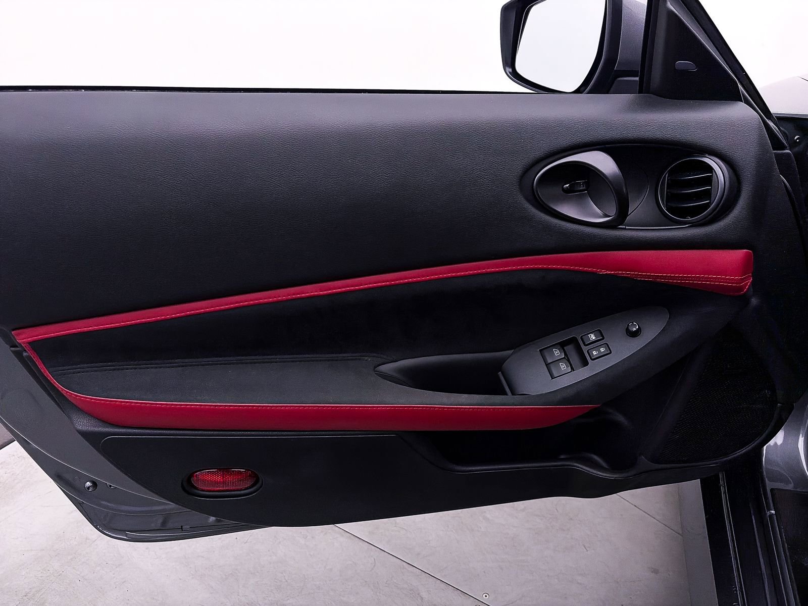 Used 2024 Nissan Z Performance w/ Floor Mat Package image 17