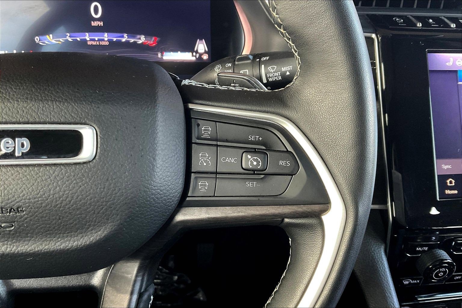 Used 2022 Jeep Grand Cherokee L Limited w/ Trailer Tow Group (B) image 11