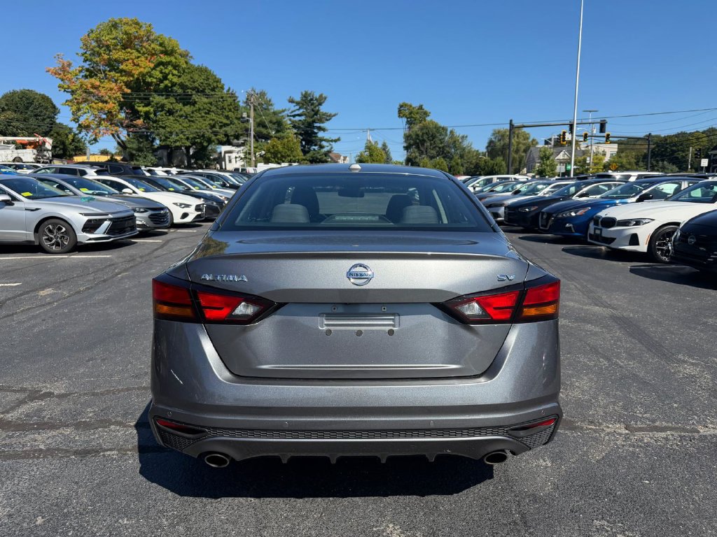Used 2022 Nissan Altima 2.5 SV w/ SV Premium Package FWD image 4