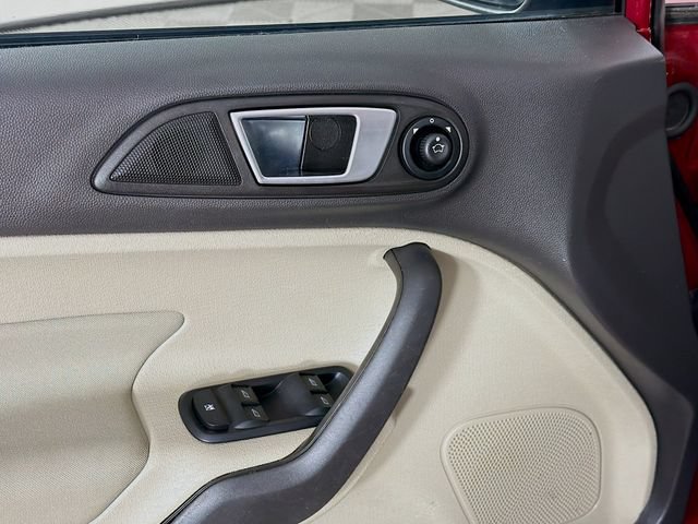 Used 2016 Ford Fiesta SE w/ Cold Weather Package FWD image 19