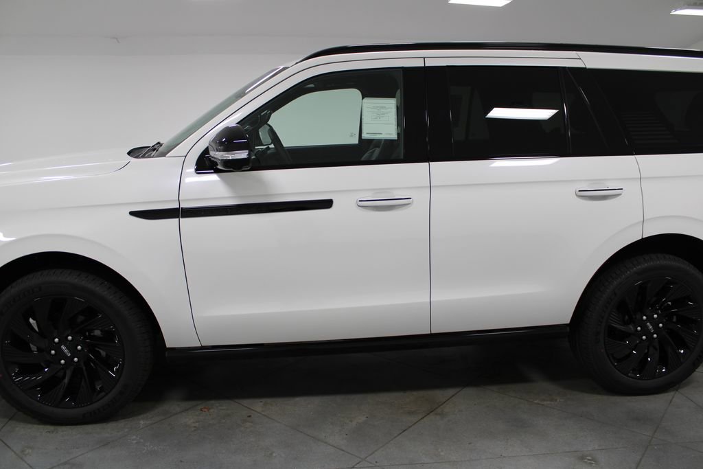 New 2025 Lincoln Navigator Reserve w/ Jet Appearance Package image 5