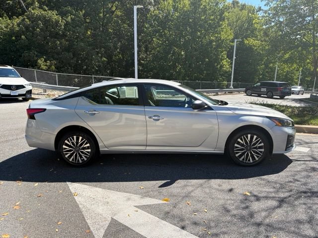 Used 2024 Nissan Altima 2.5 SV AWD/4WD image 9