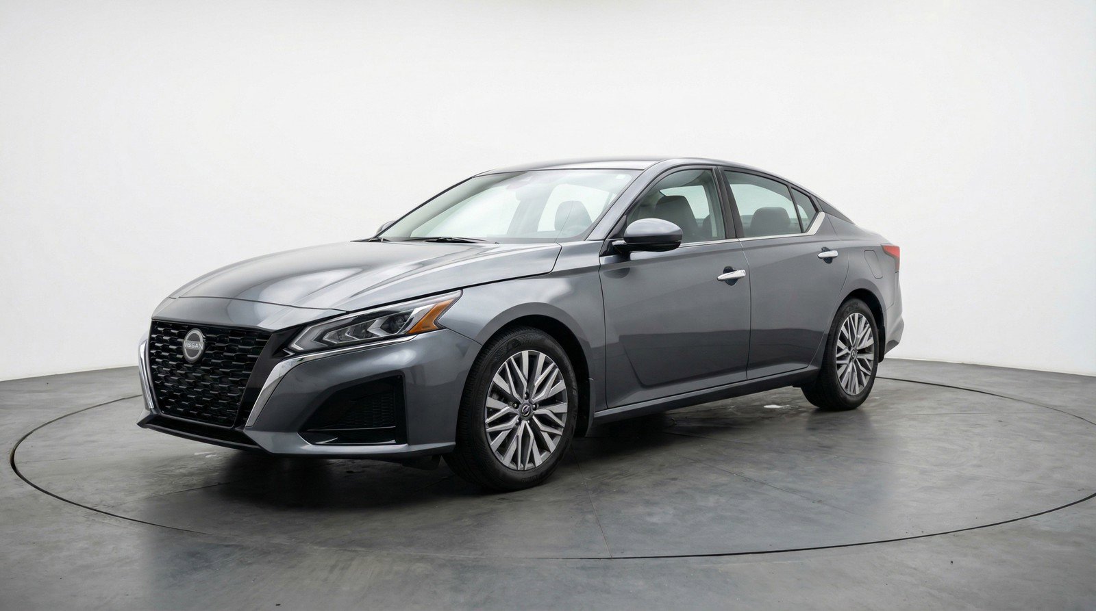 Used 2025 Nissan Altima 2.5 SV FWD image 3