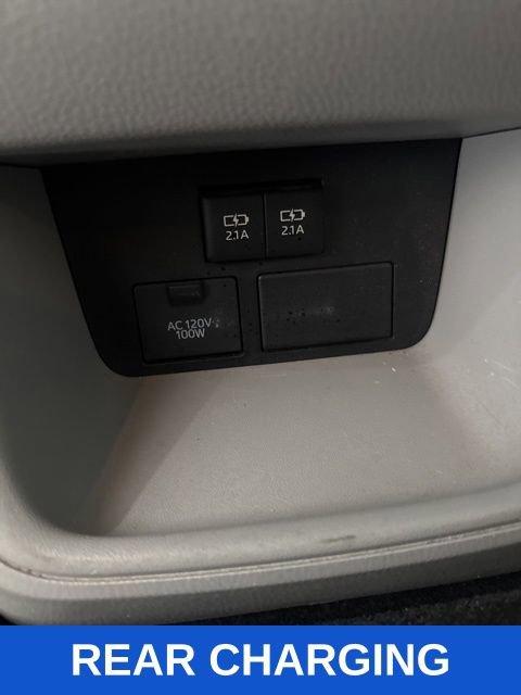 Used 2017 Toyota Highlander XLE FWD image 23