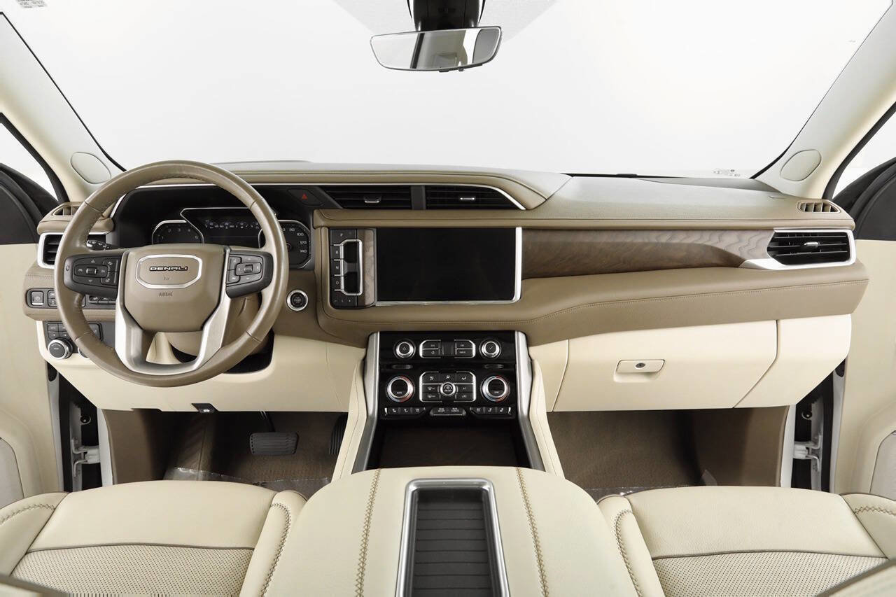 Used 2021 GMC Yukon Denali w/ Denali Premium Package image 12