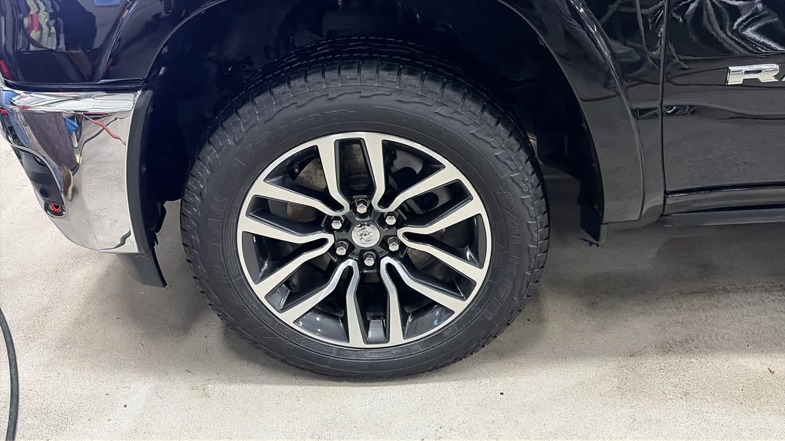 Used 2025 RAM 1500 Limited w/ Off Road Group image 30