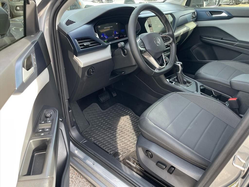 Used 2023 Volkswagen Taos SE image 5