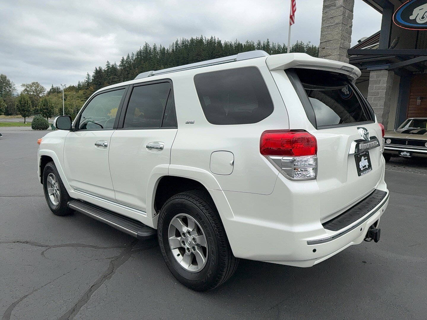 Used 2010 Toyota 4Runner SR5 AWD/4WD image 9